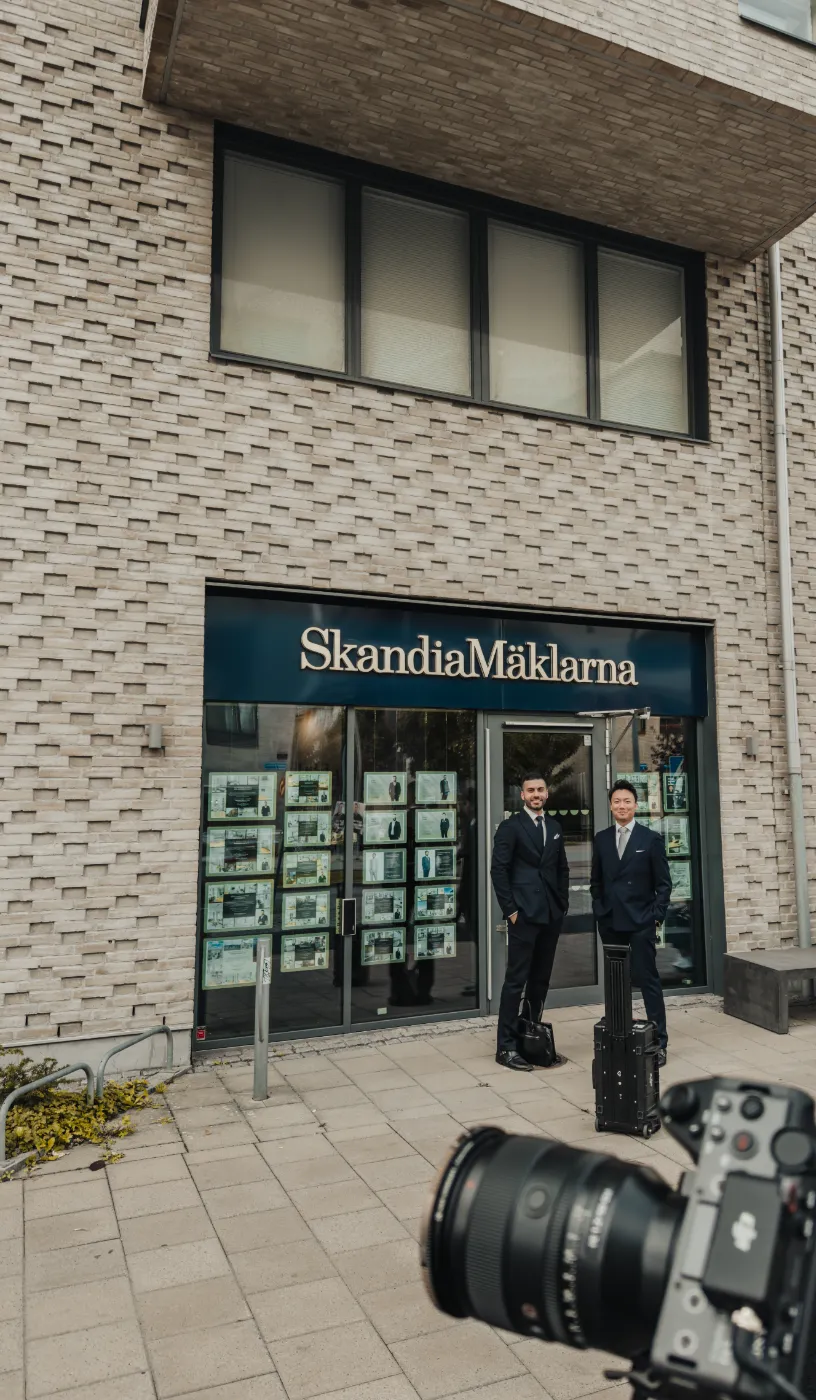 Inspelning av mäklarfilm utanför SkandiaMäklarna
